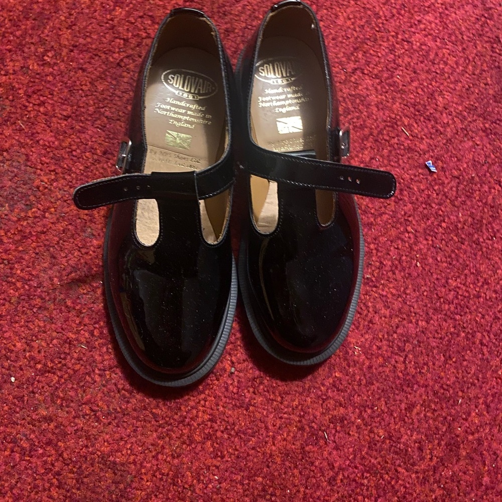 Solovair patent leather shoes in size UK3 or US5.